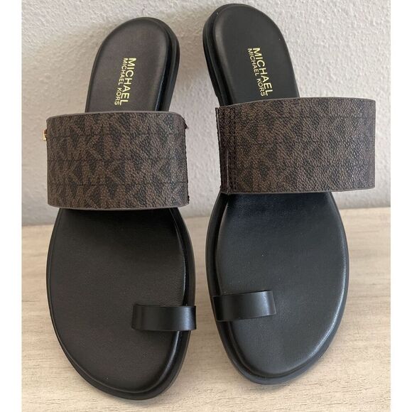 Michael Kors Brown Signature Sandals Slides Sz 6.5 Gold MK Big Toe Strap - Picture 1 of 8
